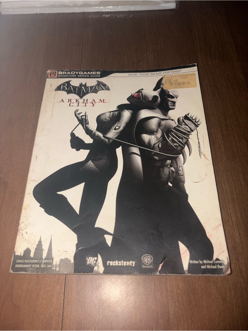 Batman Arkham City Signature Series Guide Book